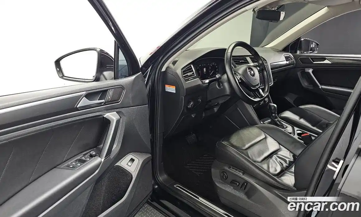 Volkswagen Tiguan 2018 2.0 автомат (гидро), фото 11