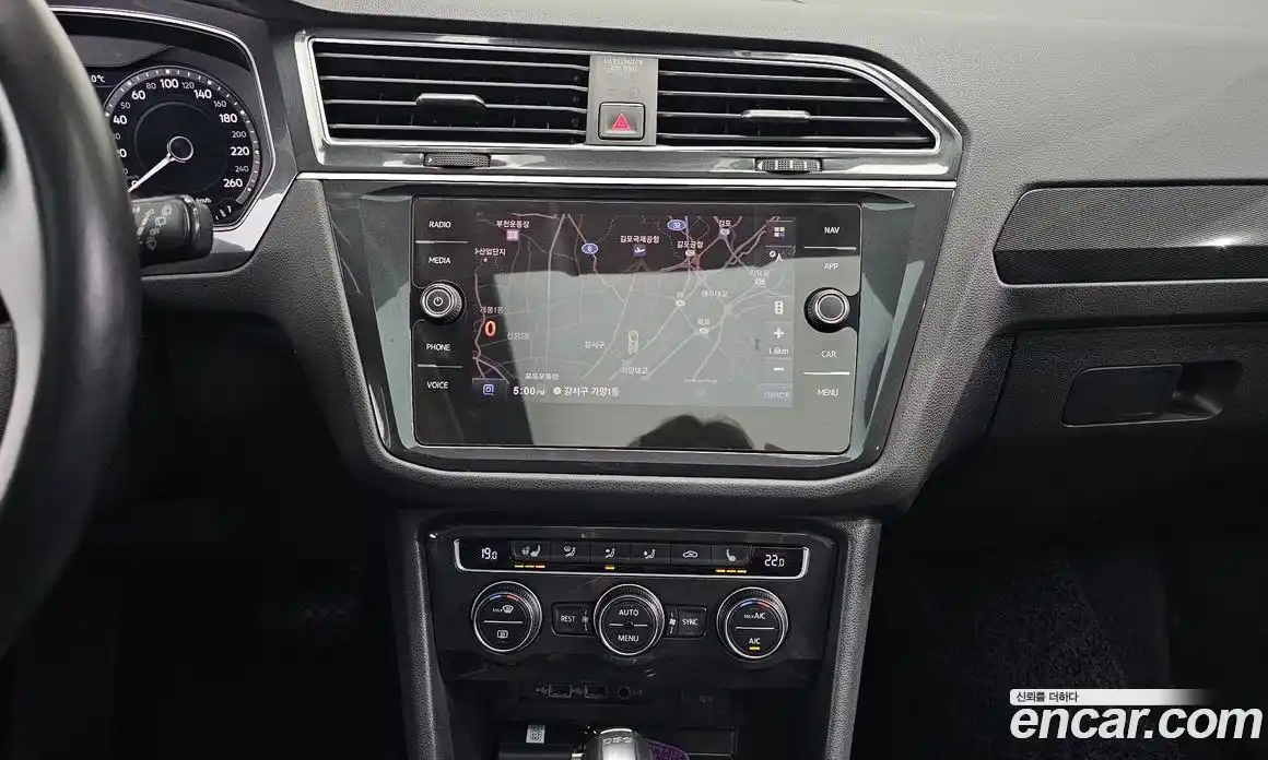 Volkswagen Tiguan 2018 2.0 автомат (гидро), фото 14