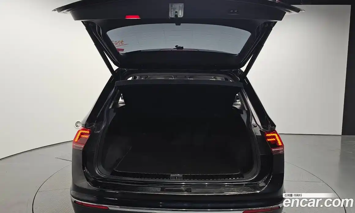 Volkswagen Tiguan 2018 2.0 автомат (гидро), фото 20