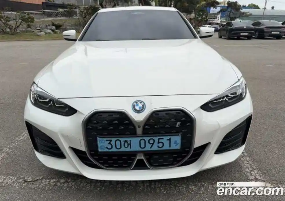 BMW i4 2022 0.1 гидро, фото 1