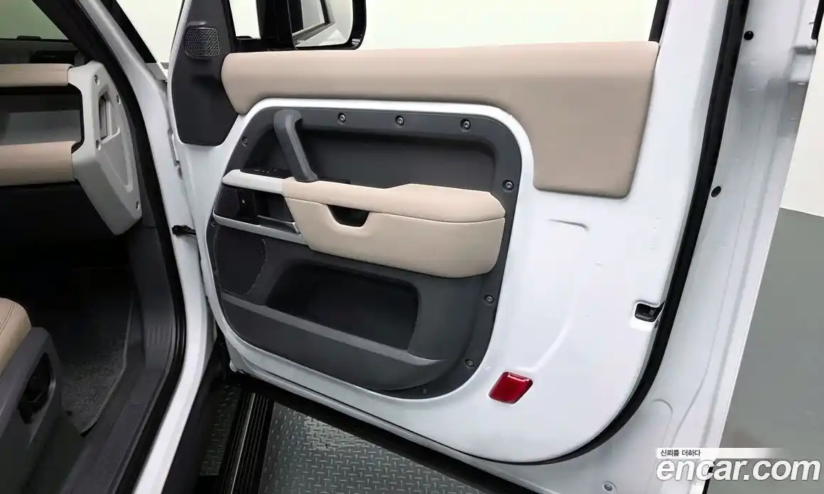 Land Rover Defender 2021 3.0 автомат (гидро), фото 15