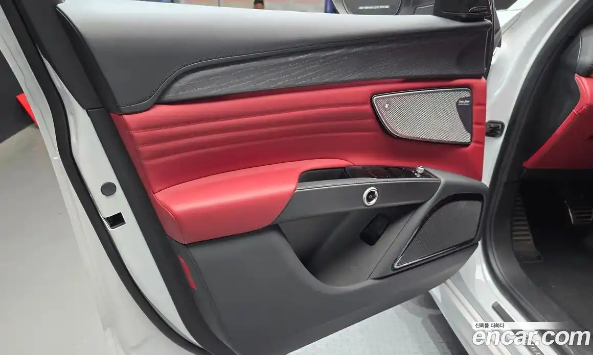 Maserati Grecale 2023 2.0 гидро, фото 14