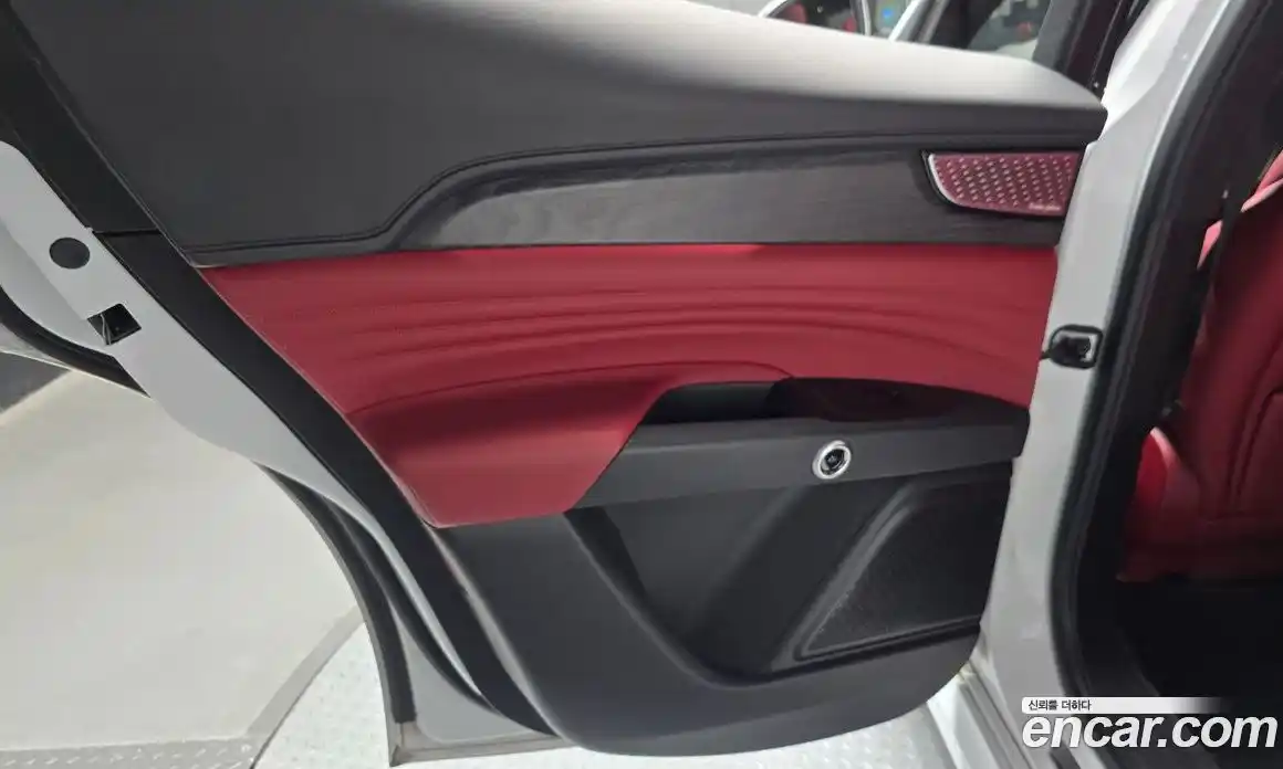 Maserati Grecale 2023 2.0 гидро, фото 15