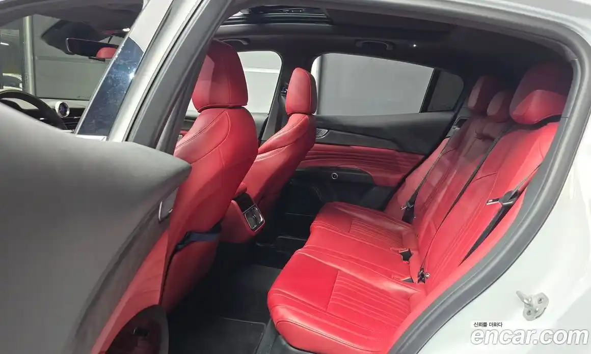 Maserati Grecale 2023 2.0 гидро, фото 16