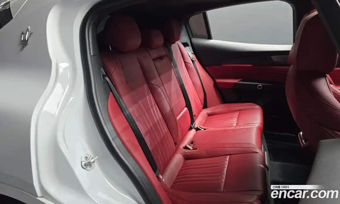 Maserati Grecale 2023 2.0 гидро, фото 18