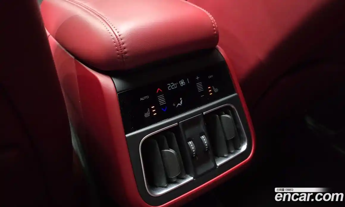 Maserati Grecale 2023 2.0 гидро, фото 25