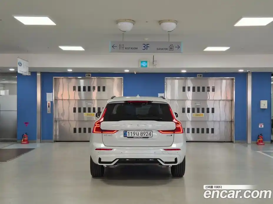 Volvo XC60 2026 2.0 автомат (гидро), фото 4