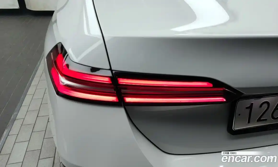 BMW 5-Series 2024 2.0 гидро, фото 9