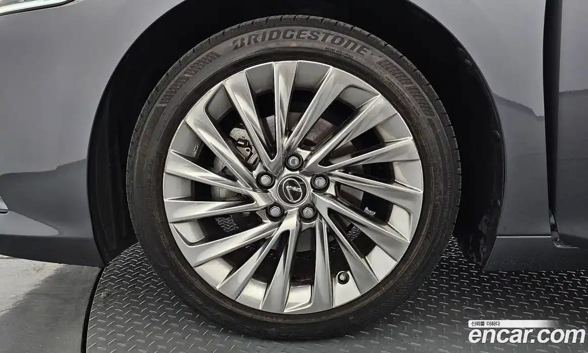Lexus ES 2021 2.5 гидро, фото 5