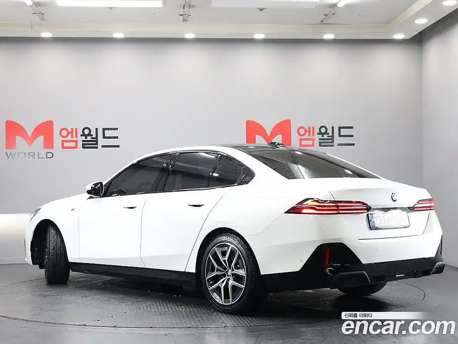 BMW 5-Series 2023 2.0 гидро, фото 5
