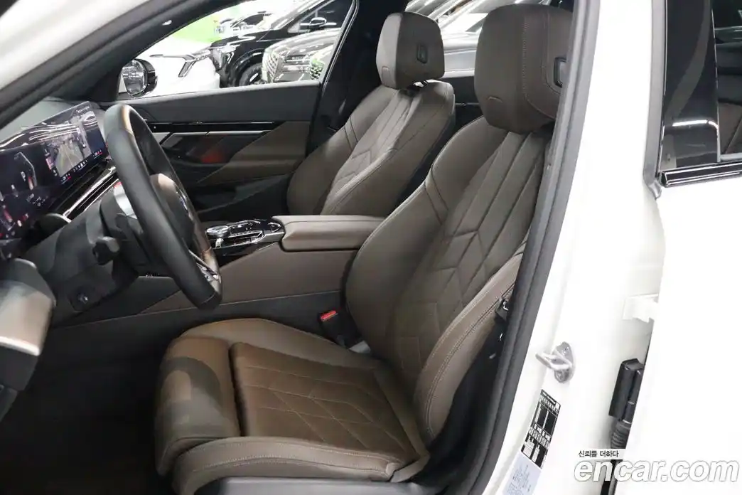 BMW 5-Series 2023 2.0 гидро, фото 8