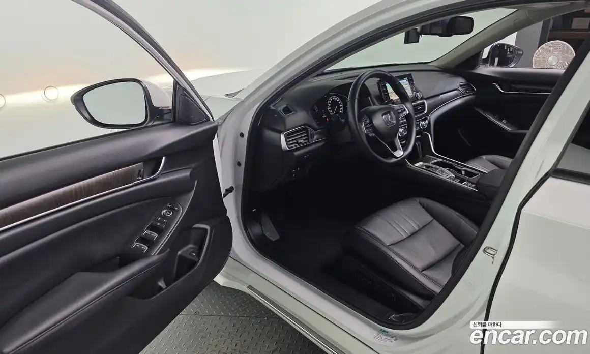 Honda Accord 2018 2.0 автомат (гидро), фото 13
