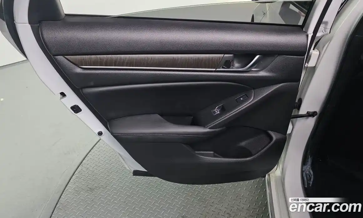 Honda Accord 2018 2.0 автомат (гидро), фото 15