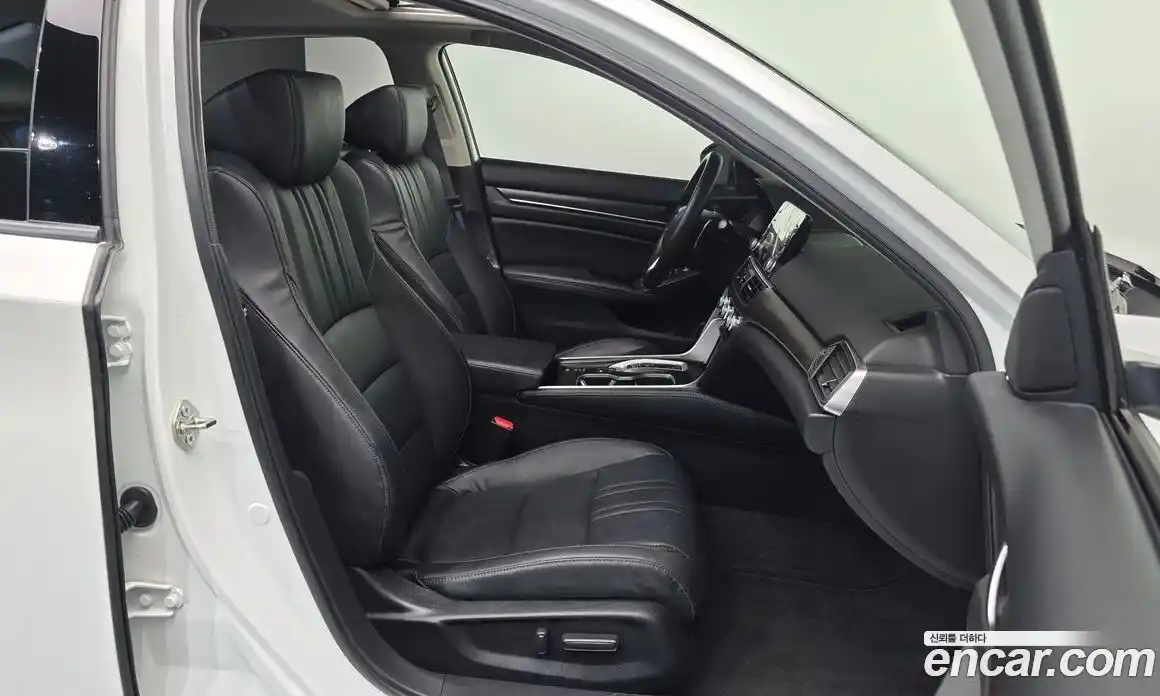 Honda Accord 2018 2.0 автомат (гидро), фото 16