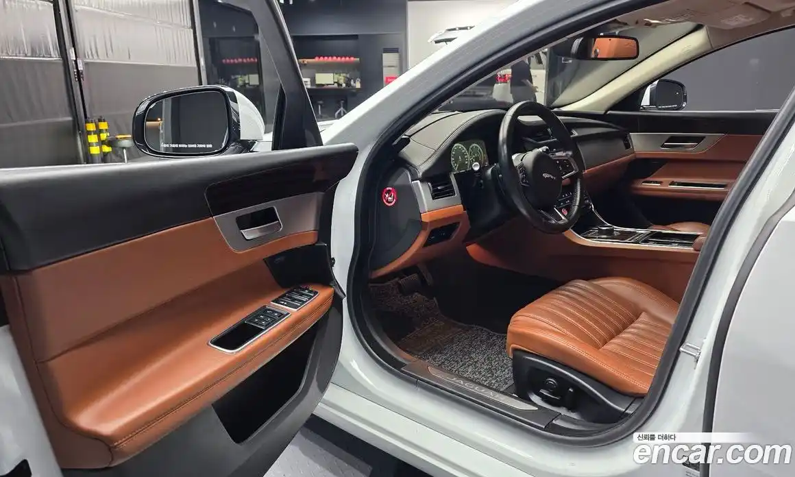 Jaguar XF 2018 2.0 гидро, фото 13