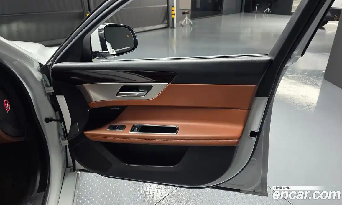 Jaguar XF 2018 2.0 гидро, фото 14