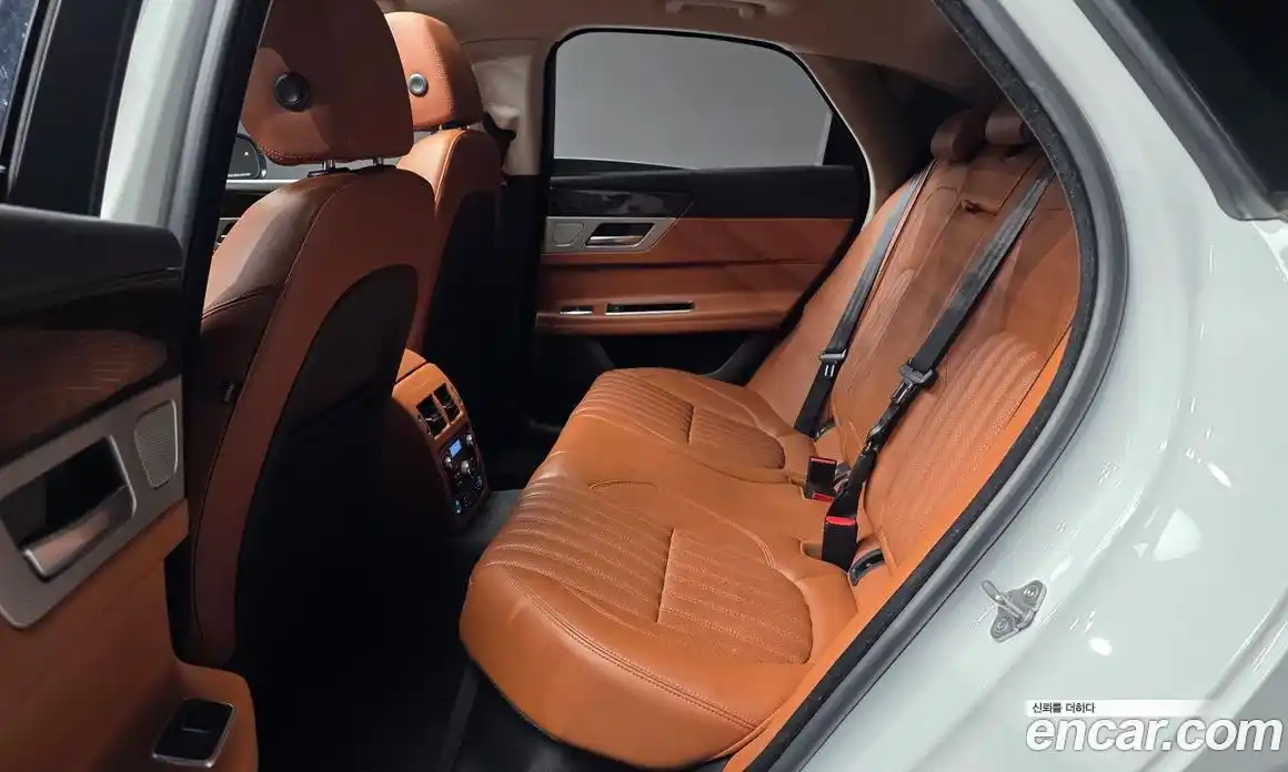 Jaguar XF 2018 2.0 гидро, фото 16