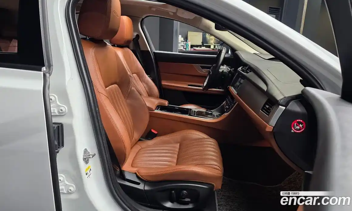 Jaguar XF 2018 2.0 гидро, фото 17