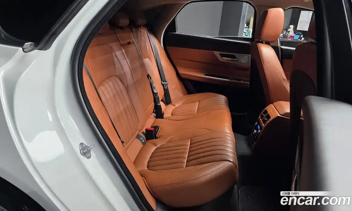Jaguar XF 2018 2.0 гидро, фото 18