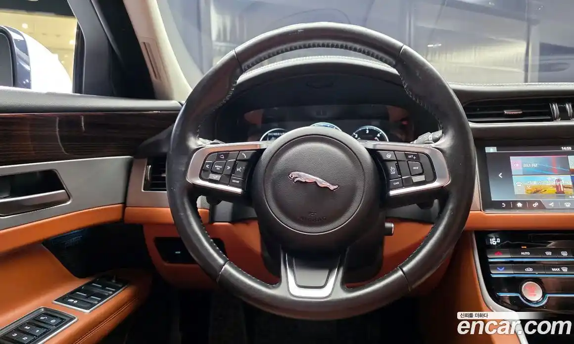 Jaguar XF 2018 2.0 гидро, фото 19
