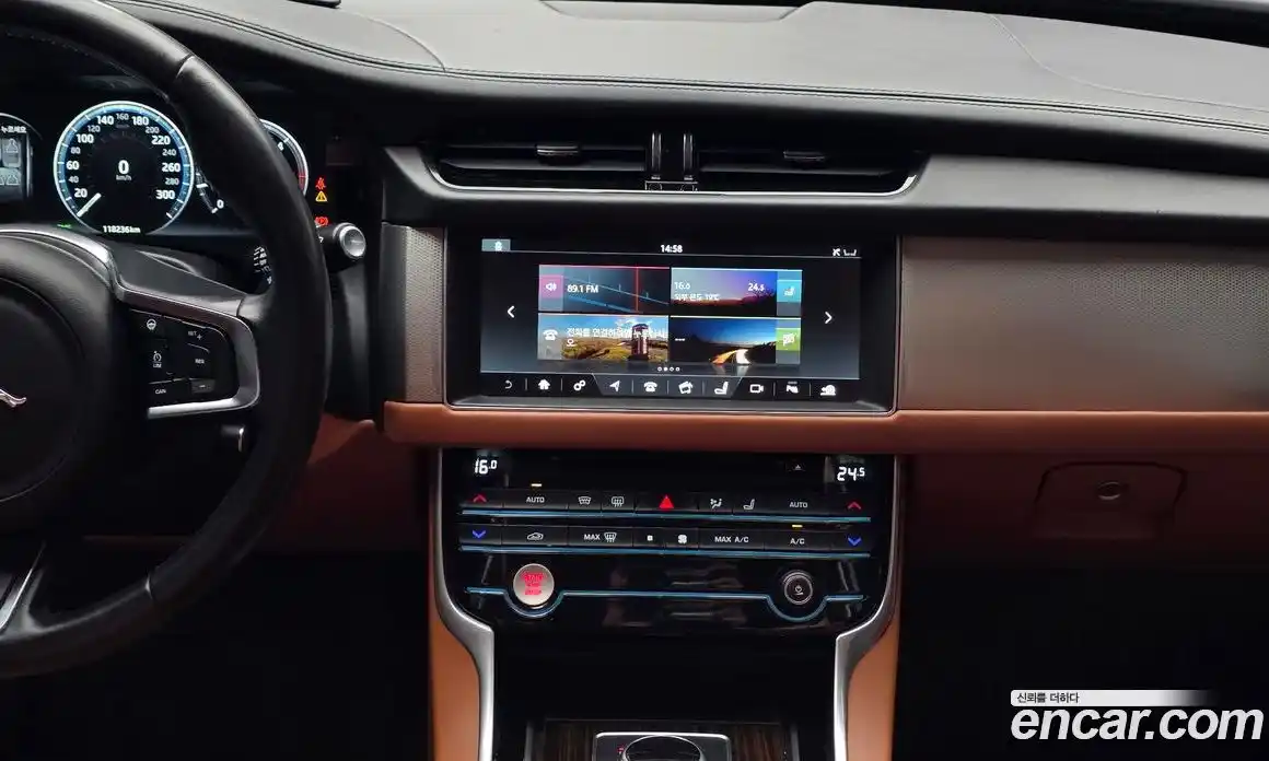 Jaguar XF 2018 2.0 гидро, фото 21