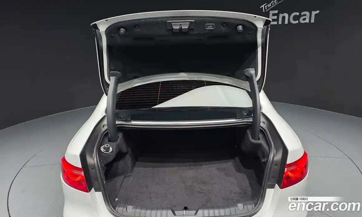 Jaguar XF 2018 2.0 гидро, фото 26