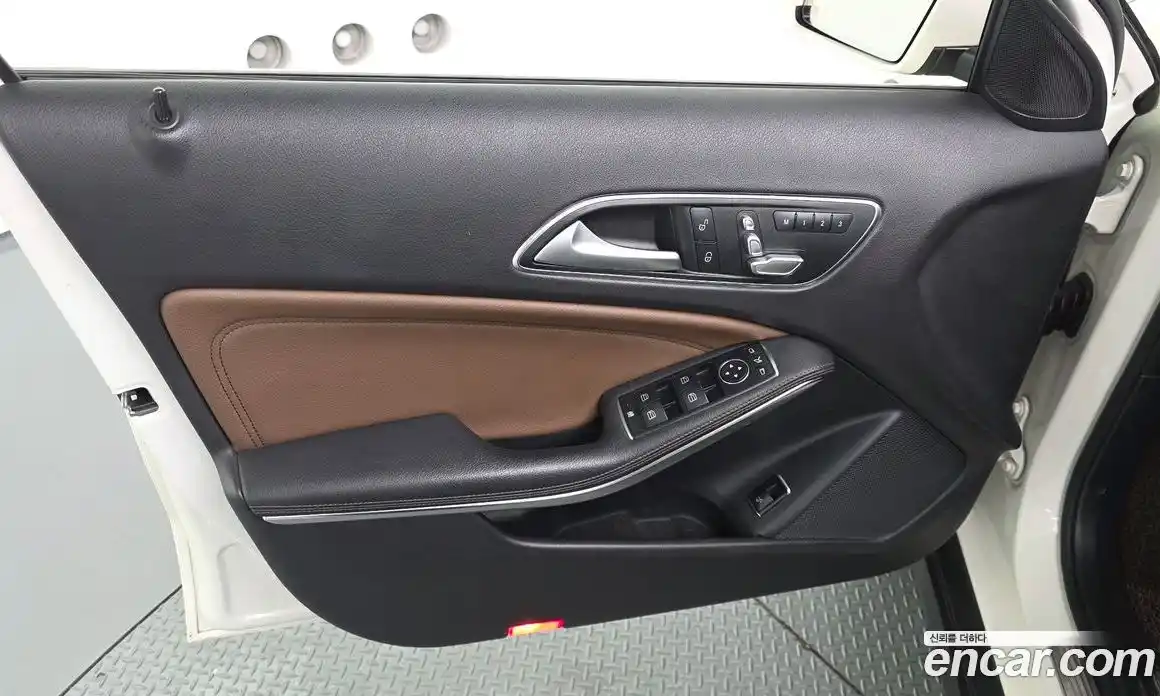 Mercedes-Benz GLA-Class 2017 2.0 гидро, фото 14 Mercedes-Benz GLA-Class 2017 2.0 гидро, фото 14