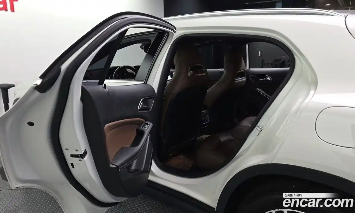 Mercedes-Benz GLA-Class 2017 2.0 гидро, фото 16 Mercedes-Benz GLA-Class 2017 2.0 гидро, фото 16