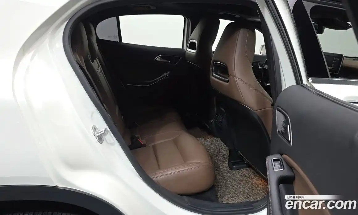 Mercedes-Benz GLA-Class 2017 2.0 гидро, фото 18 Mercedes-Benz GLA-Class 2017 2.0 гидро, фото 18