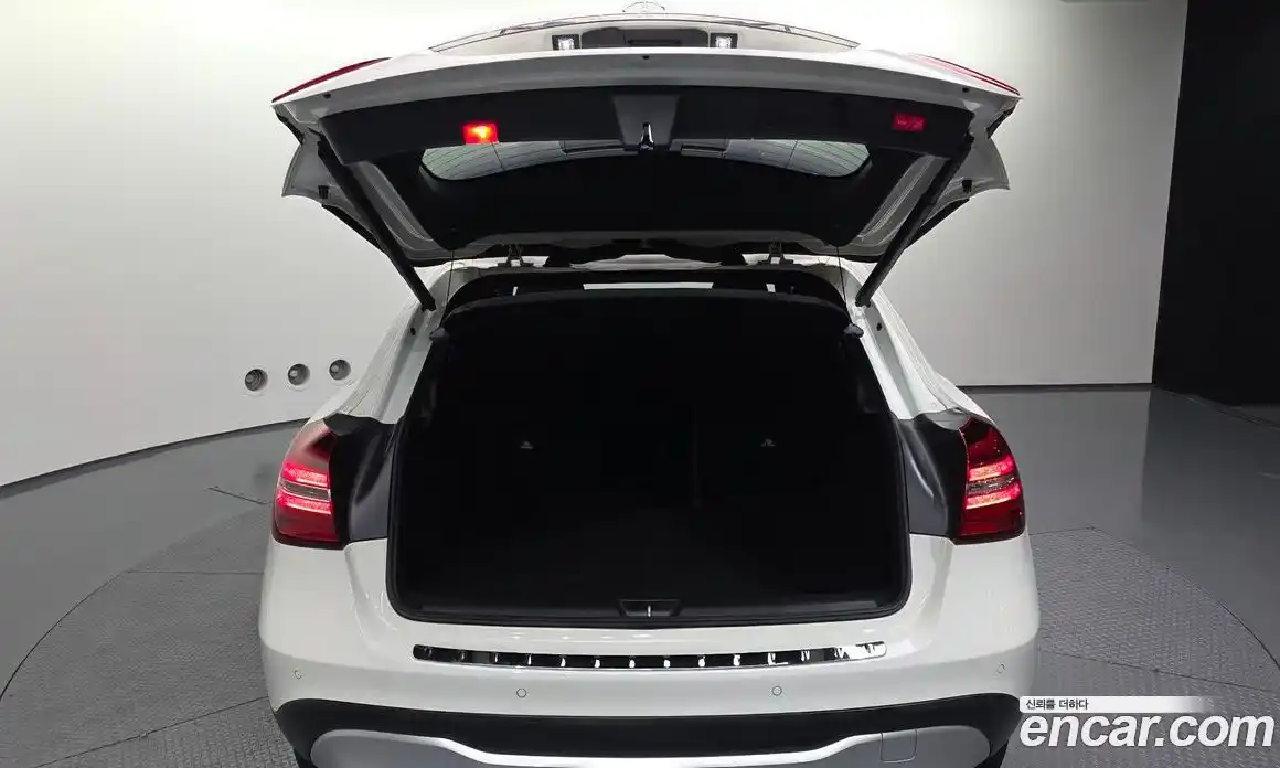Mercedes-Benz GLA-Class 2017 2.0 гидро, фото 26 Mercedes-Benz GLA-Class 2017 2.0 гидро, фото 26