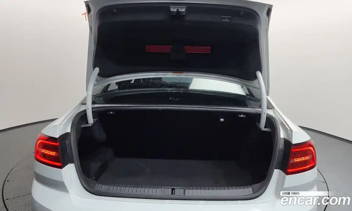 Volkswagen Passat 2018 2.0 автомат (гидро), фото 19