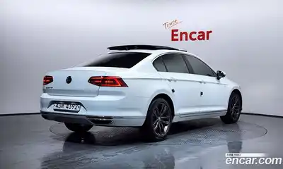 Volkswagen Passat 2018 2.0 автомат (гидро), миниатюра 2