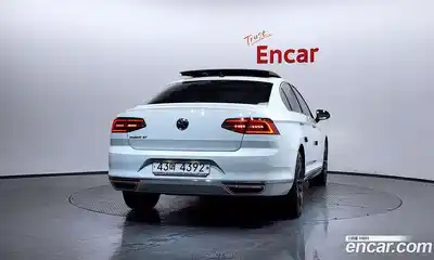 Volkswagen Passat 2018 2.0 автомат (гидро), миниатюра 4