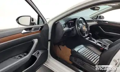 Volkswagen Passat 2018 2.0 автомат (гидро), миниатюра 10