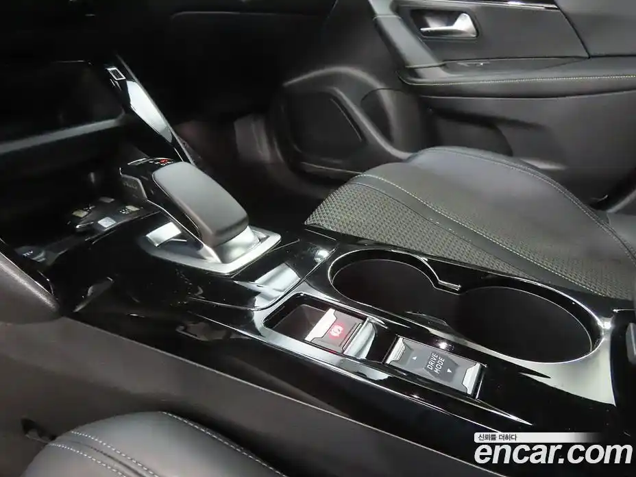 Peugeot 2008 2022 0.1 автомат (гидро), фото 11