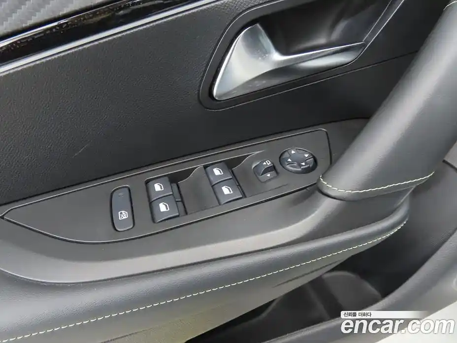 Peugeot 2008 2022 0.1 автомат (гидро), фото 15