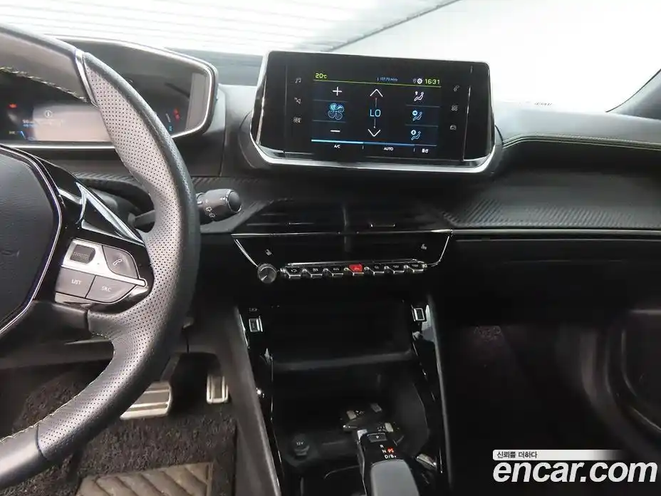 Peugeot 2008 2022 0.1 автомат (гидро), фото 10