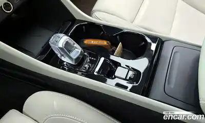 Volvo XC40 2025 2.0 автомат (гидро), миниатюра 12