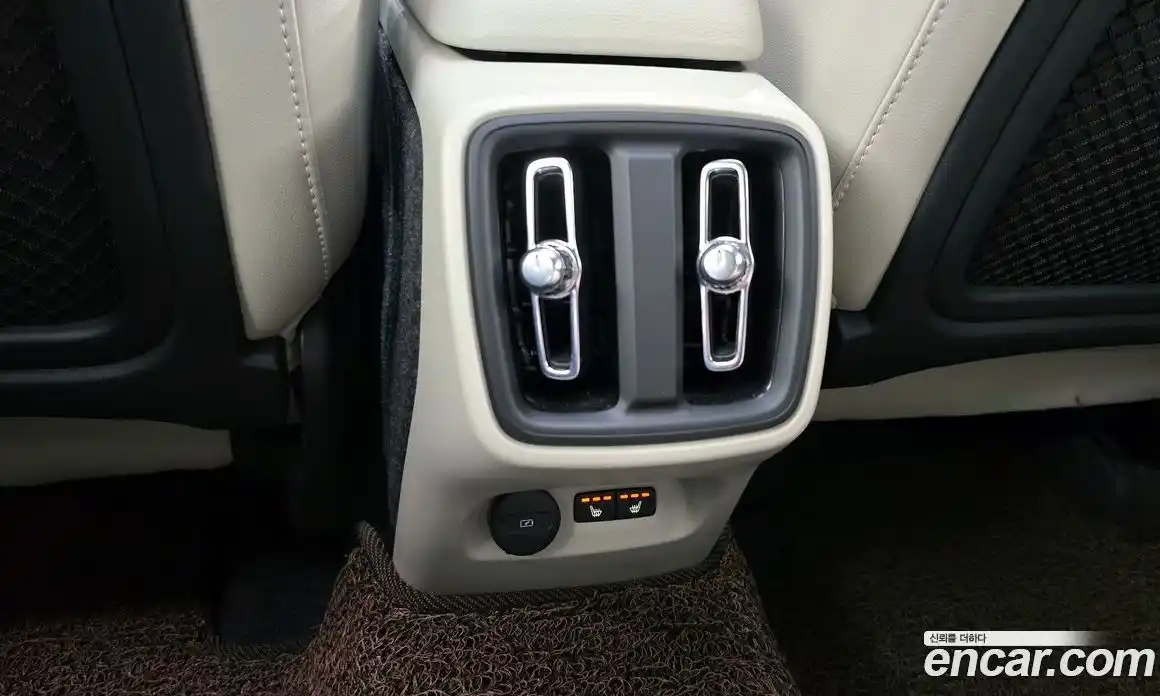 Volvo XC40 2025 2.0 автомат (гидро), фото 26