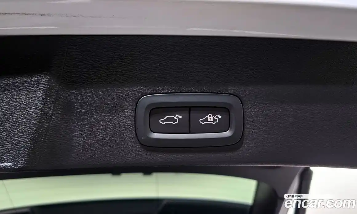 Volvo XC40 2025 2.0 автомат (гидро), фото 27