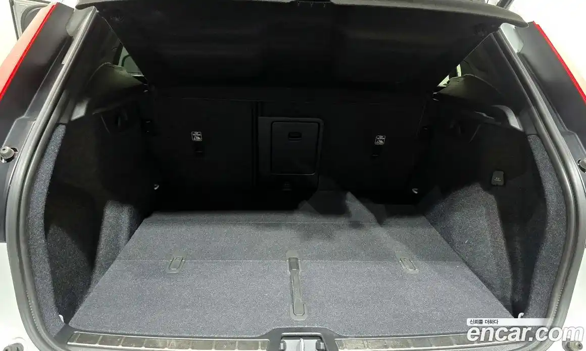 Volvo XC40 2025 2.0 автомат (гидро), фото 30