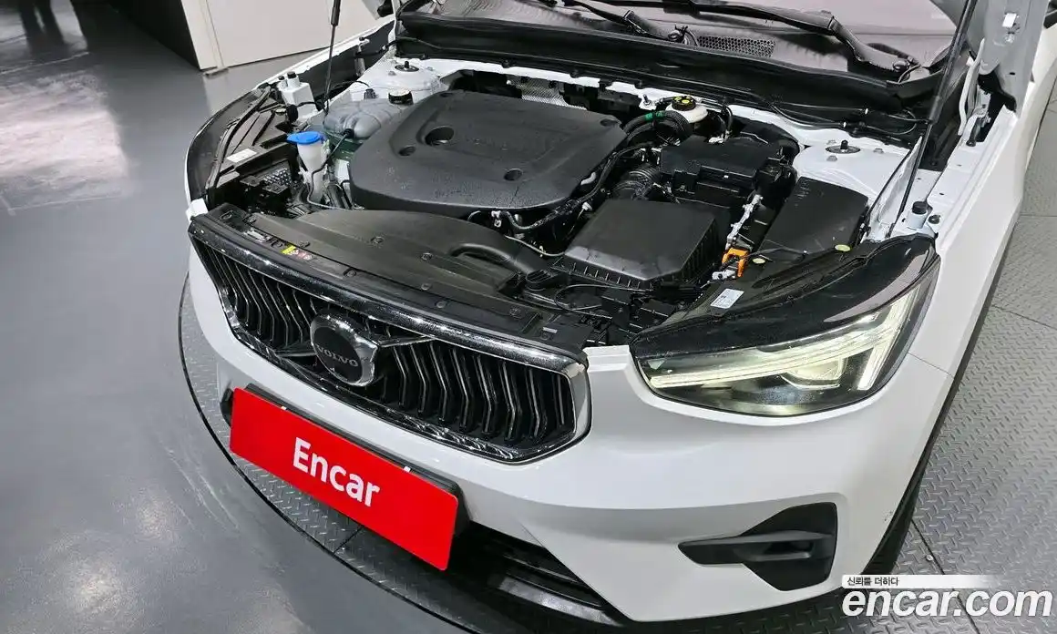 Volvo XC40 2025 2.0 автомат (гидро), фото 6