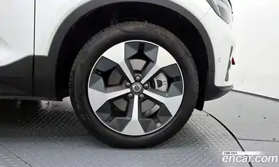 Volvo XC40 2025 2.0 автомат (гидро), миниатюра 7