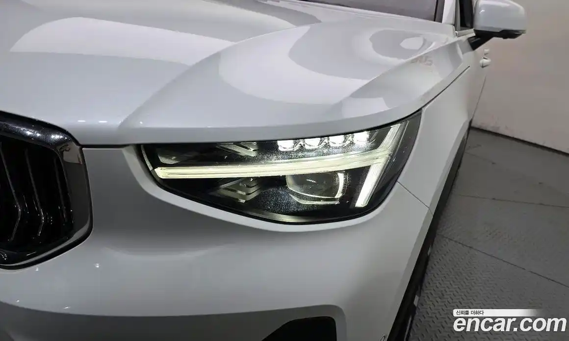 Volvo XC40 2025 2.0 автомат (гидро), фото 8