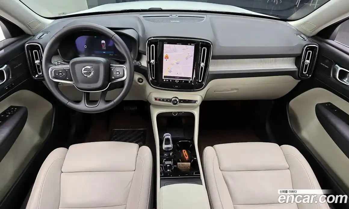 Volvo XC40 2025 2.0 автомат (гидро), фото 10
