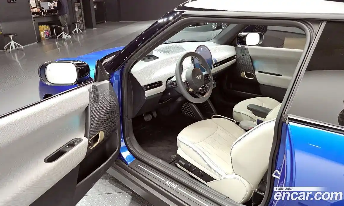 Mini Cooper 2024 0.1 автомат (гидро), фото 13