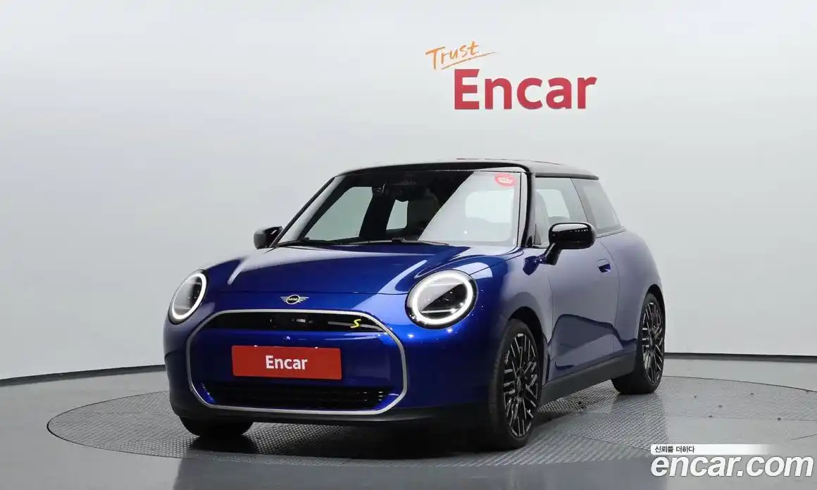 Mini Cooper 2024 0.1 автомат (гидро), фото 3