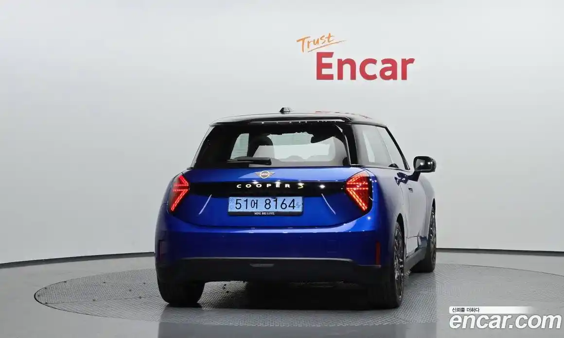 Mini Cooper 2024 0.1 автомат (гидро), фото 4