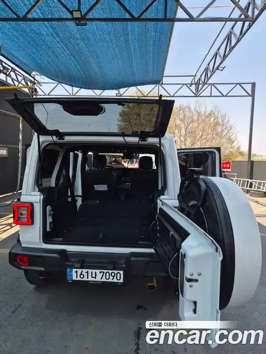 Jeep Wrangler 2023 2.0 автомат (гидро), фото 15