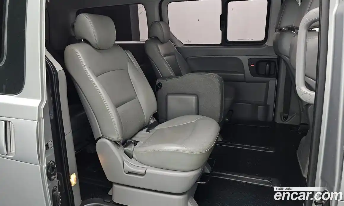 Hyundai Starex 2015 2.5 автомат (гидро), фото 18